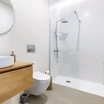 Modern & Stylish Close To The דירה