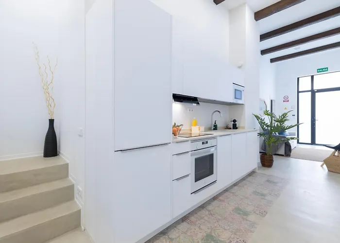 Διαμέρισμα Modern & Stylish Close To The *