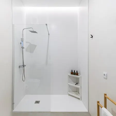 Modern & Stylish Close To The شقة